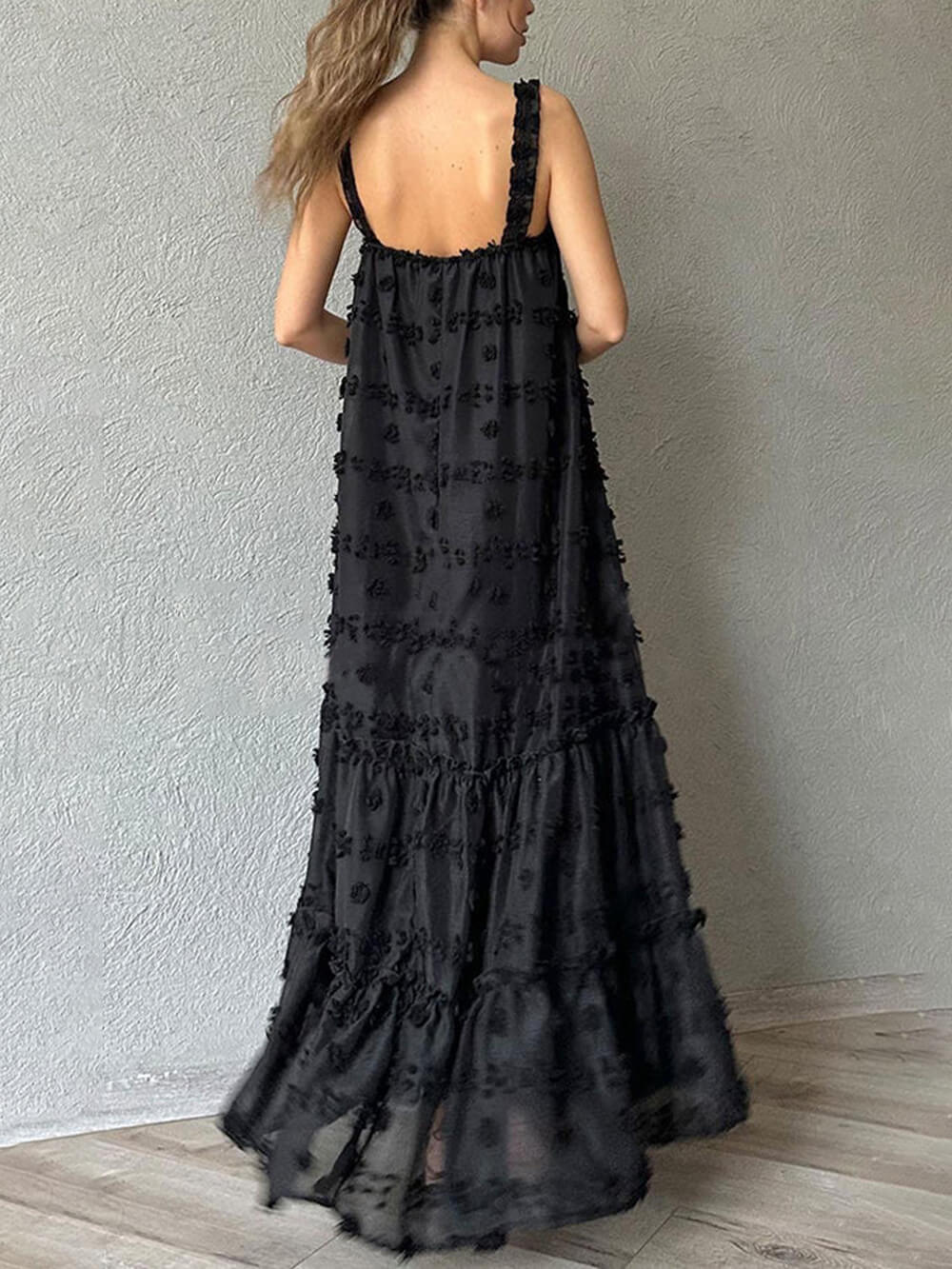 Vestido largo holgado en capas con decoración floral