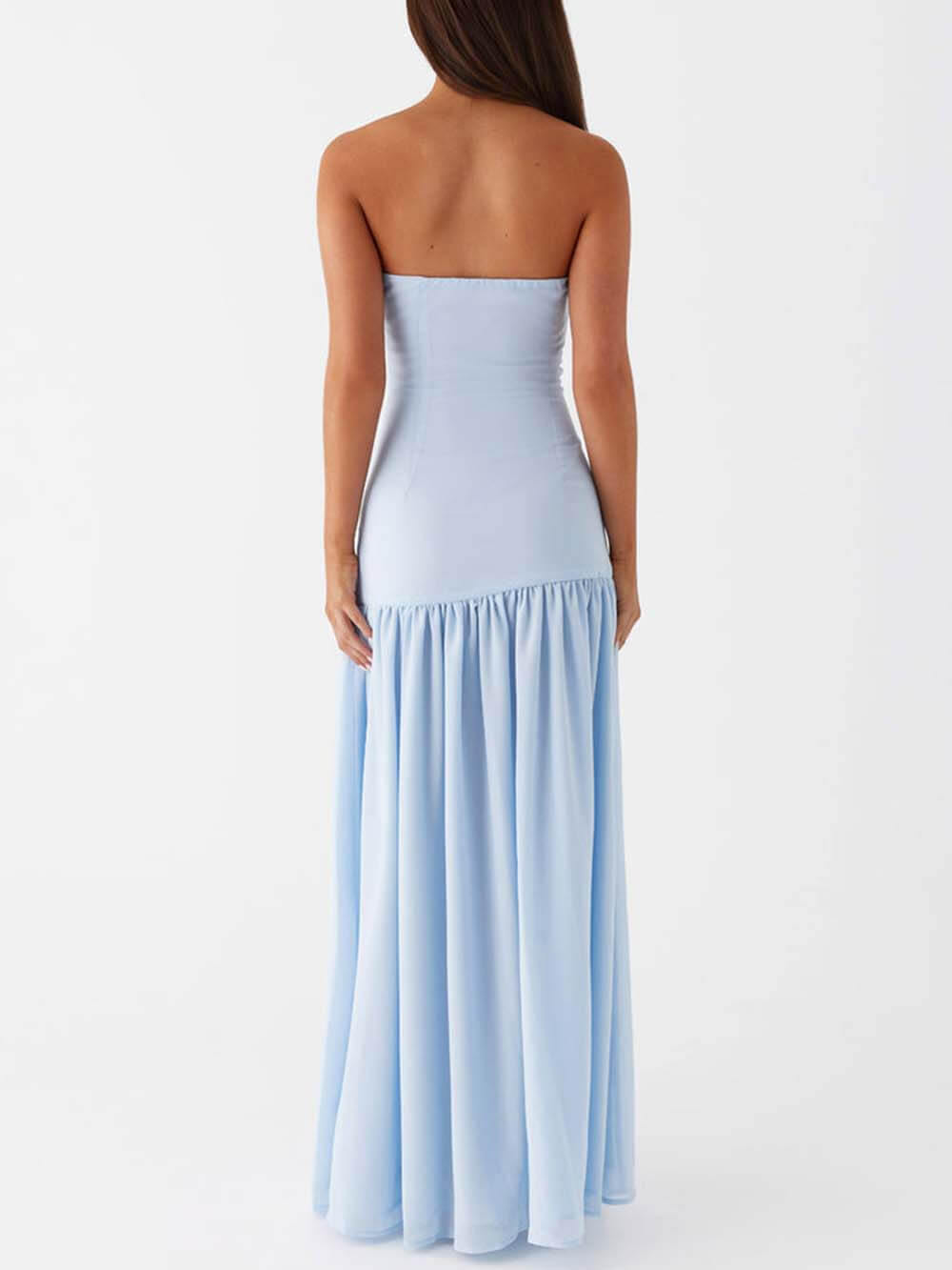 Exquisito vestido largo sin tirantes con pliegues sin espalda