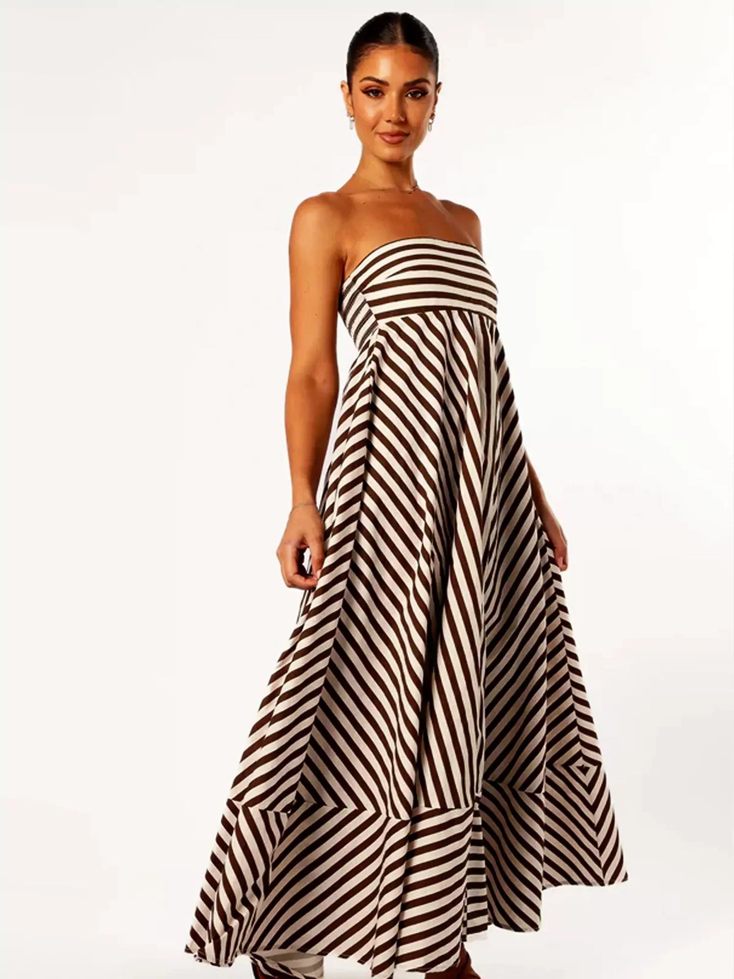 Vestido largo con pliegues y encanto de Nocturnal