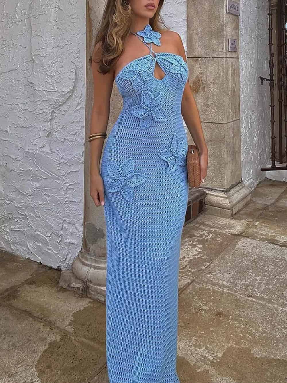 Vestidos largos de crochet ajustados con cuello halter y decoración de flores en 3D