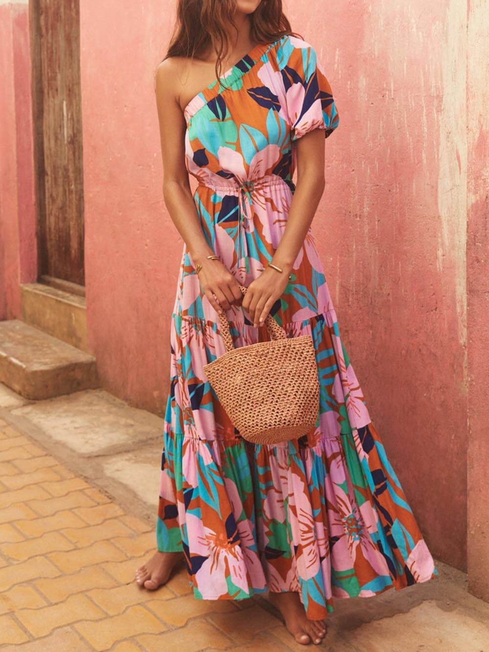 Vestido floral estilo festivo con estampado de hojas de palma y hombros descubiertos