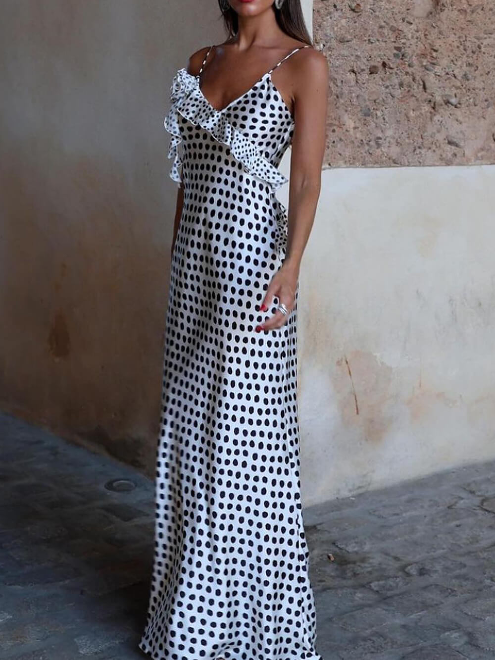 Vestido largo con tirantes y volantes de guipur de fantasía con estampado de lunares