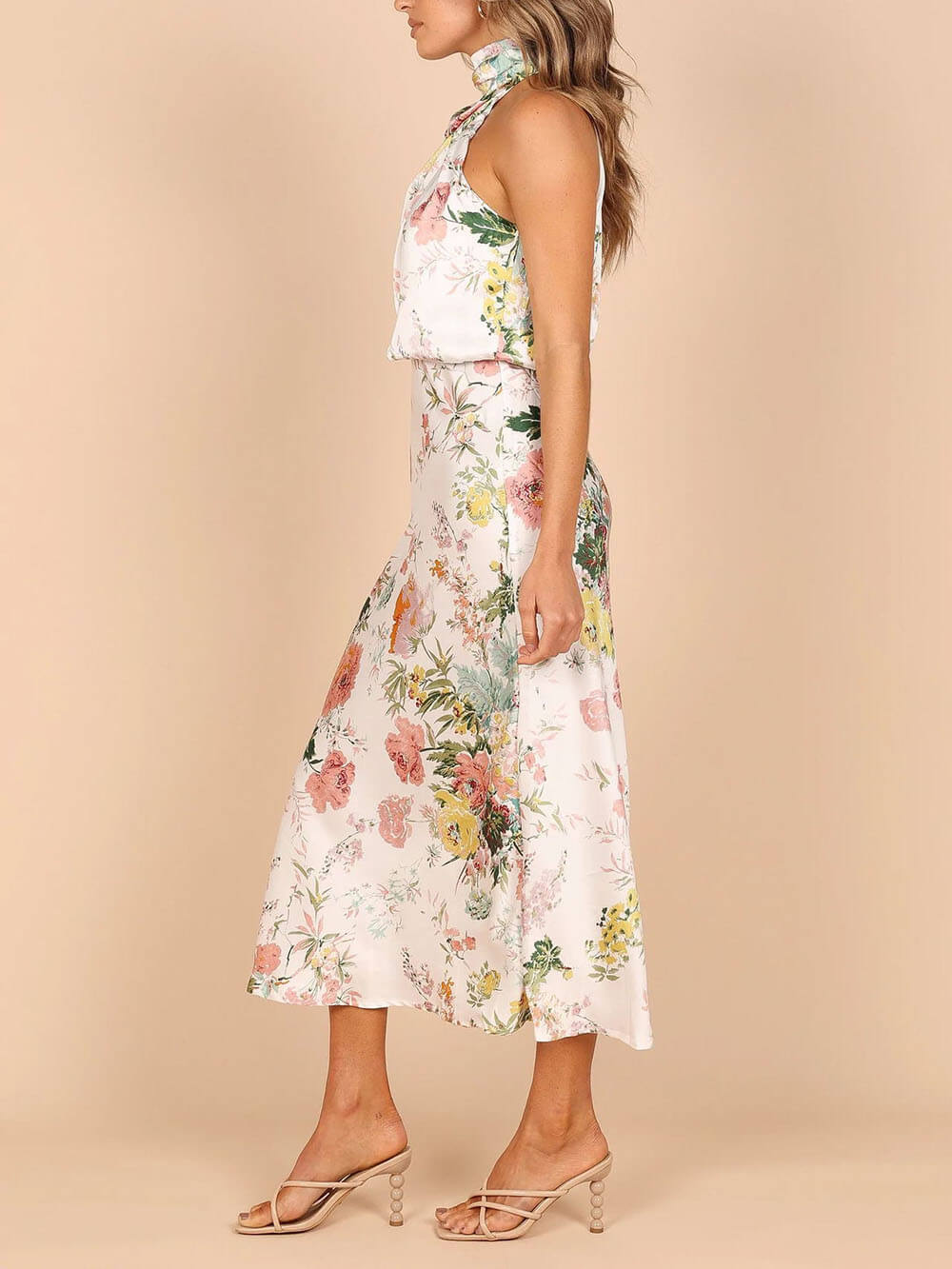 Vestido largo con cintura elástica y estampado floral con cuello halter