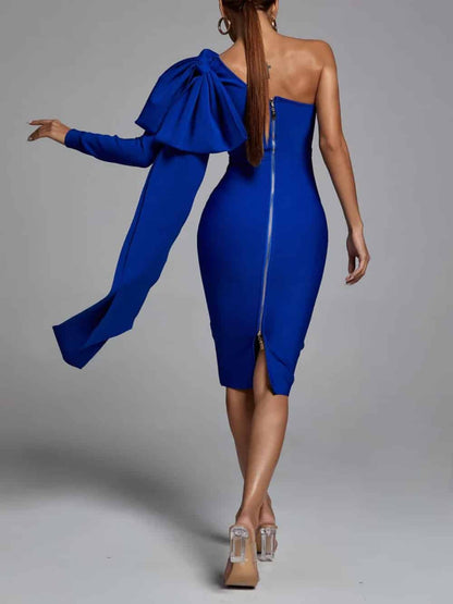 Vestido ajustado de un solo hombro en azul Abbey