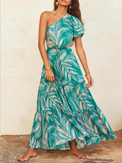 Vestido floral estilo festivo con estampado de hojas de palma y hombros descubiertos