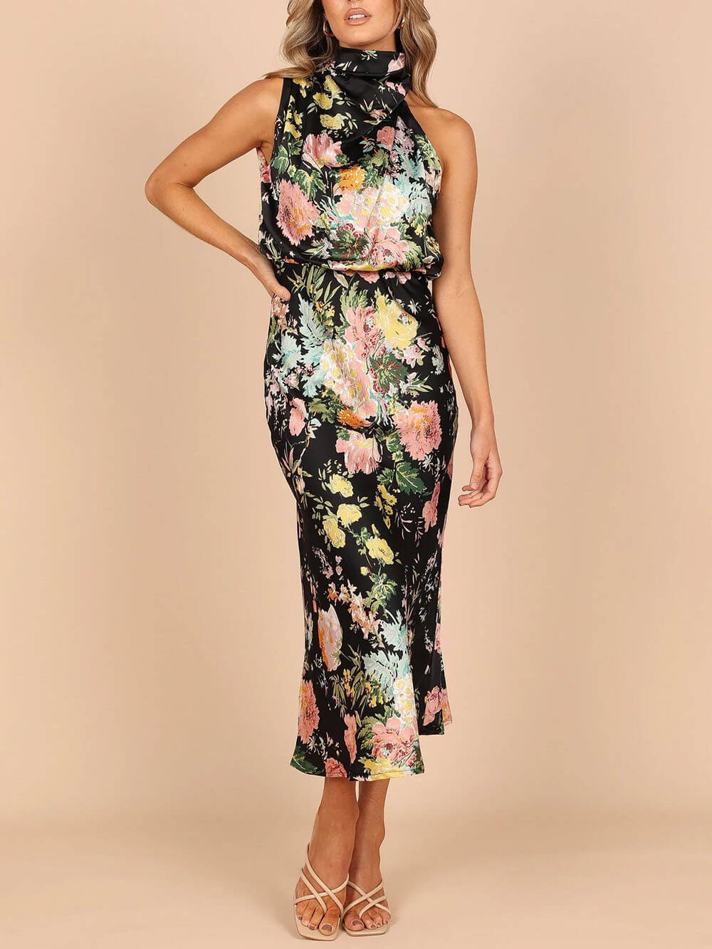 Vestido largo con cintura elástica y estampado floral con cuello halter