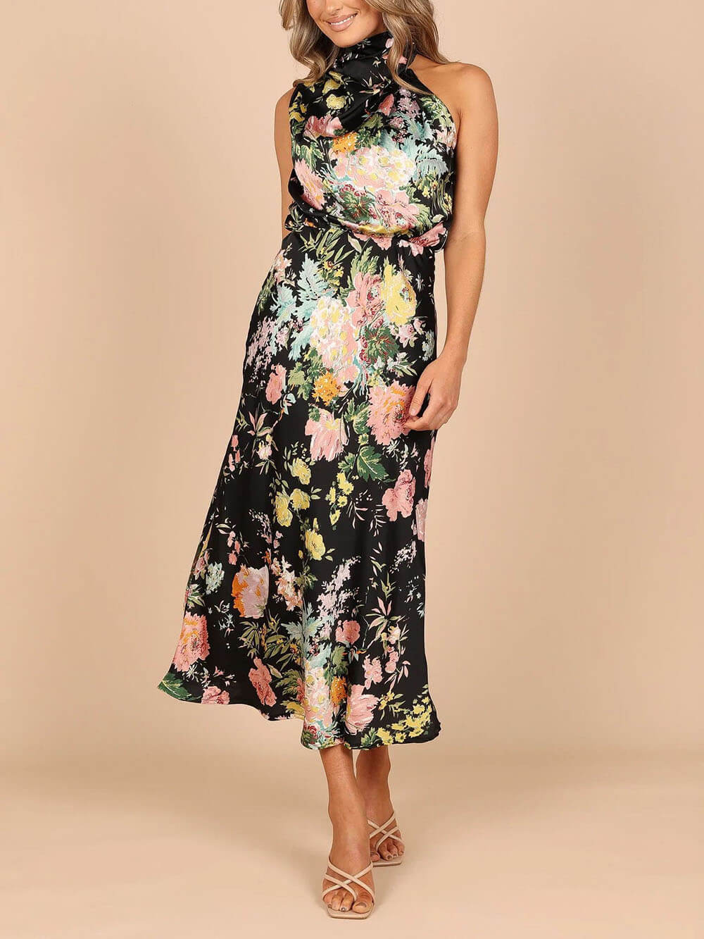Vestido largo con cintura elástica y estampado floral con cuello halter