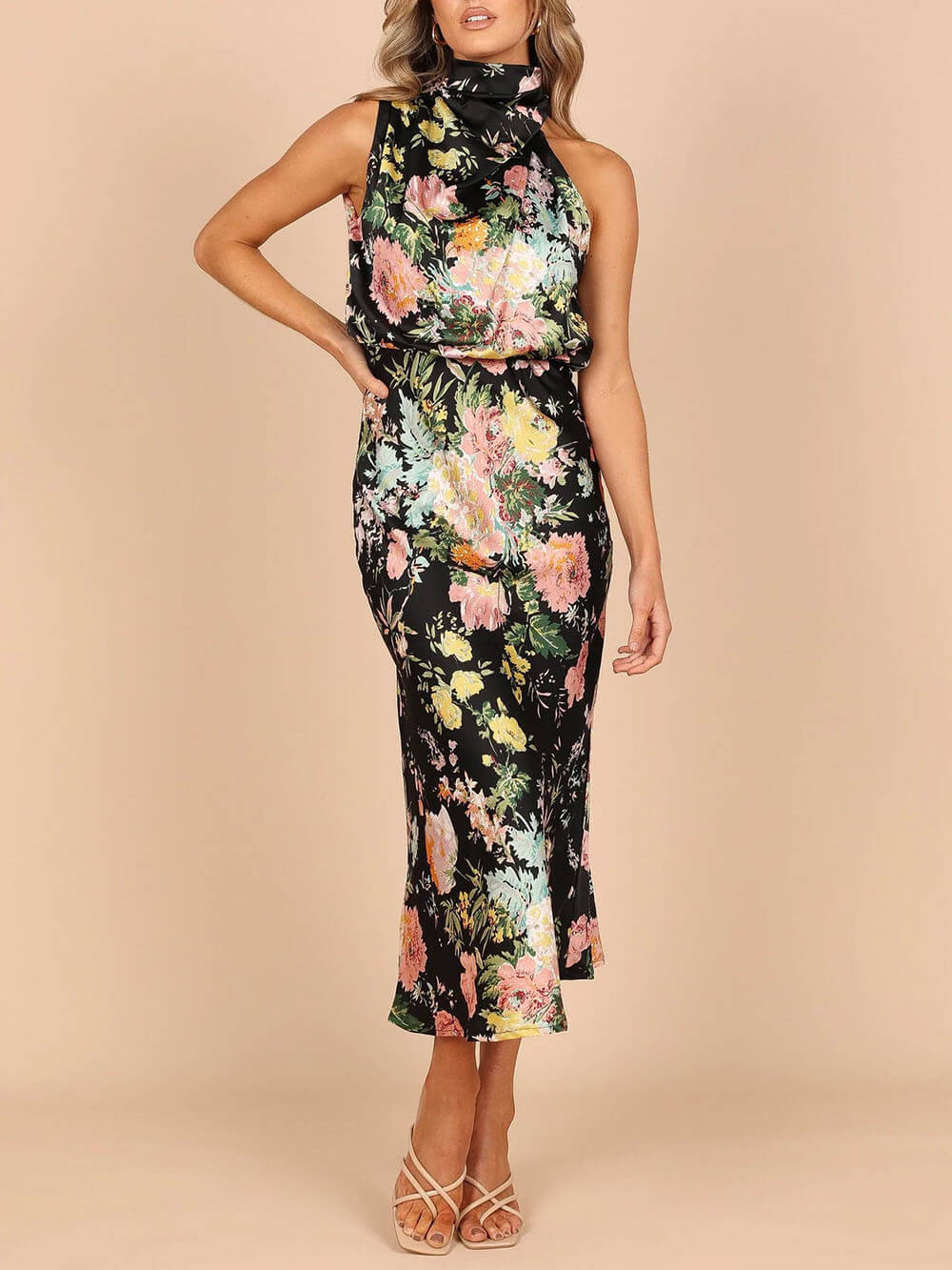 Vestido largo con cintura elástica y estampado floral con cuello halter