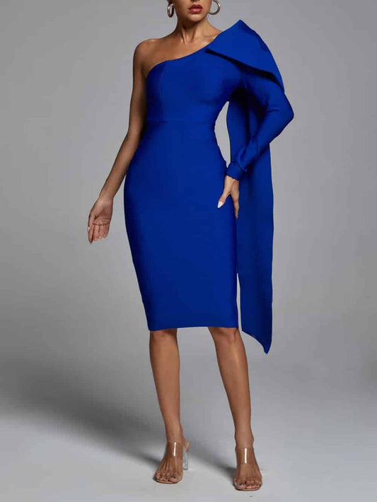Vestido ajustado de un solo hombro en azul Abbey