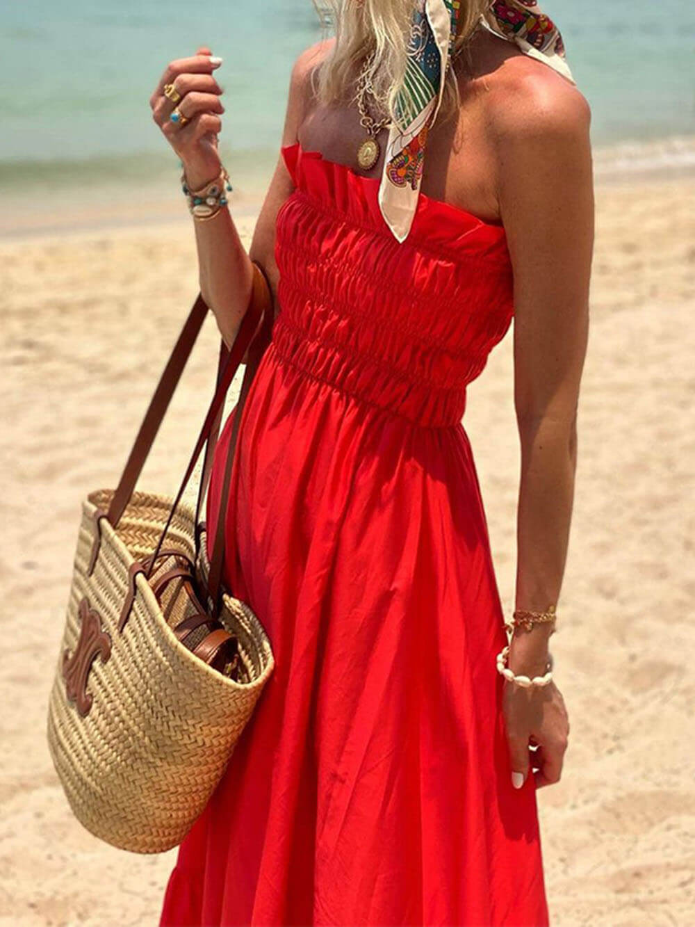 Vestido largo de vacaciones con busto fruncido y hombros descubiertos
