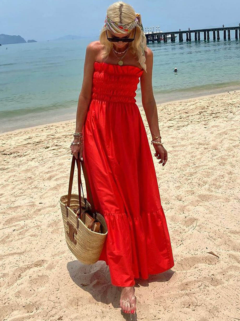 Vestido largo de vacaciones con busto fruncido y hombros descubiertos