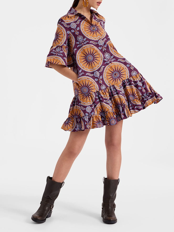 Minivestido escalonado con cintura caída
