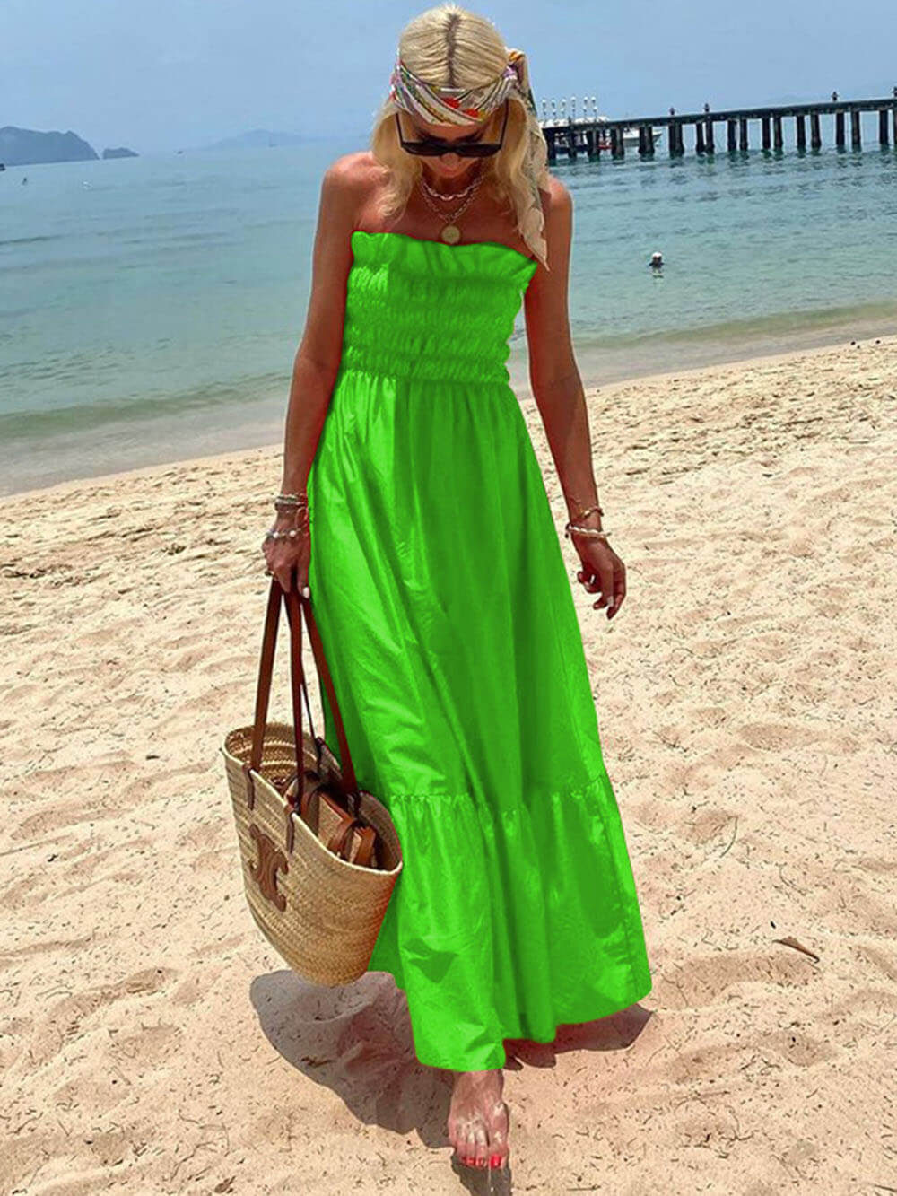 Vestido largo de vacaciones con busto fruncido y hombros descubiertos