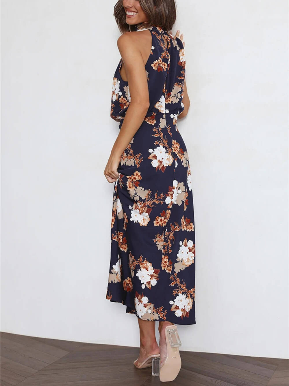 Vestido largo con cintura elástica y estampado floral con cuello halter