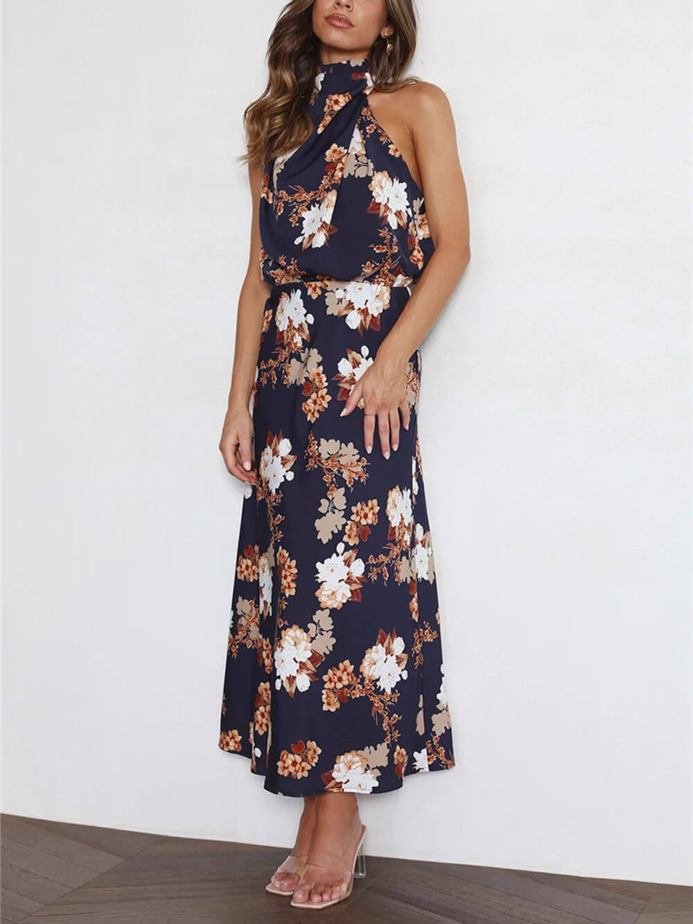 Vestido largo con cintura elástica y estampado floral con cuello halter