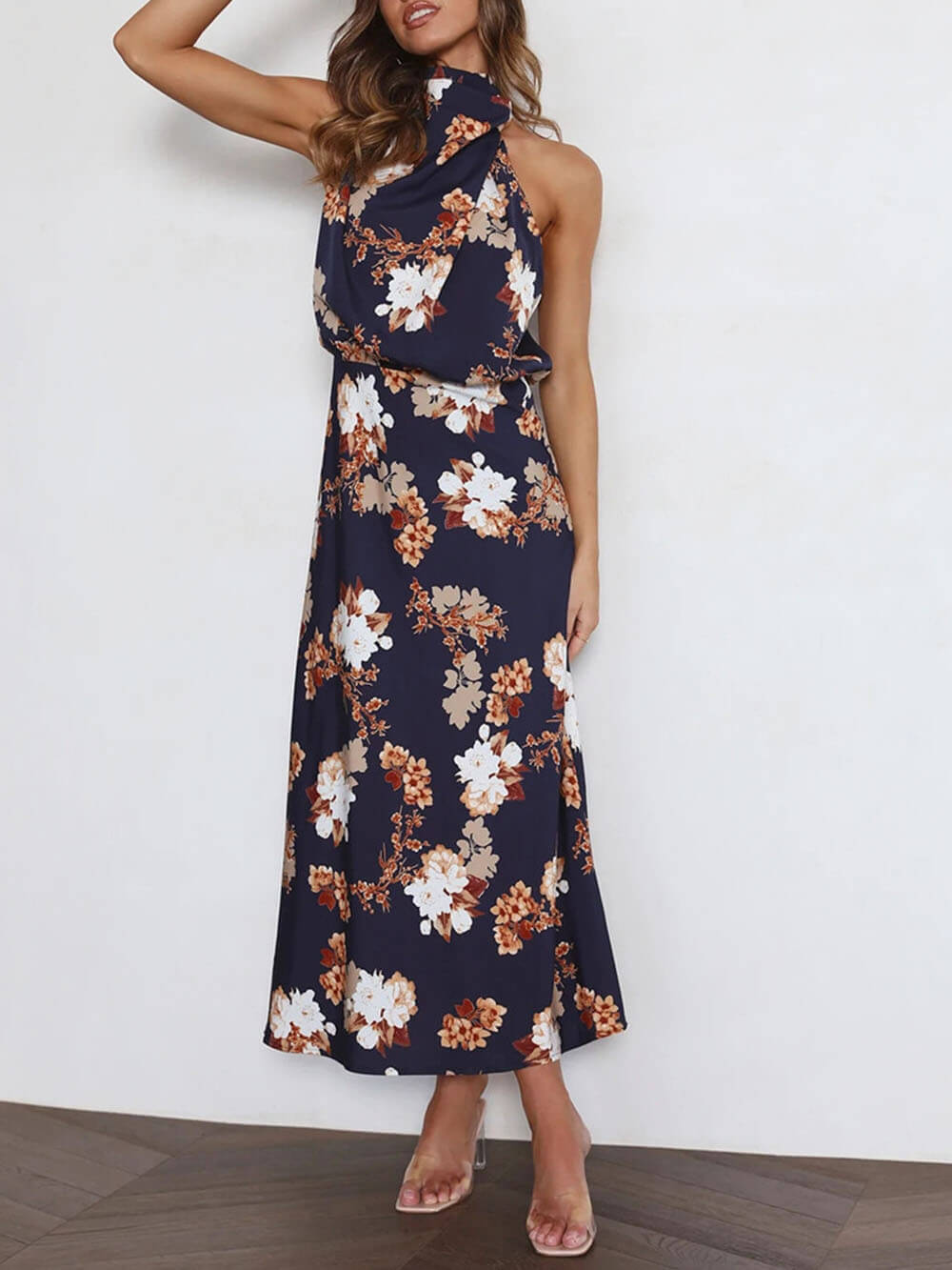 Vestido largo con cintura elástica y estampado floral con cuello halter
