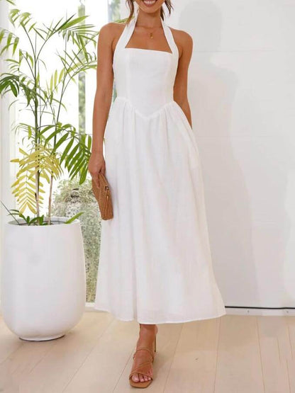 Vestido negro con cuello halter y cintura Vestido de longitud media