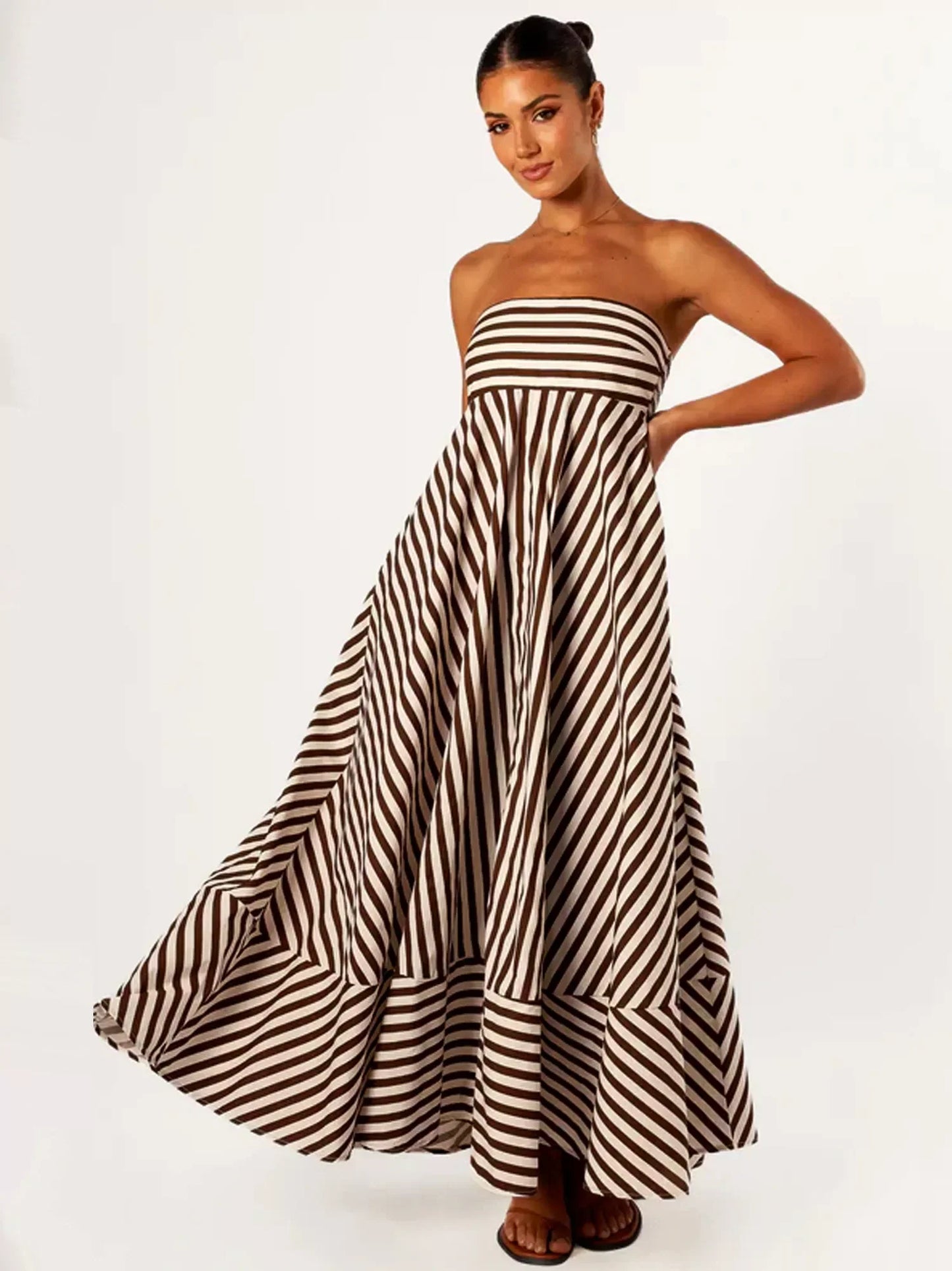 Vestido largo con pliegues y encanto de Nocturnal
