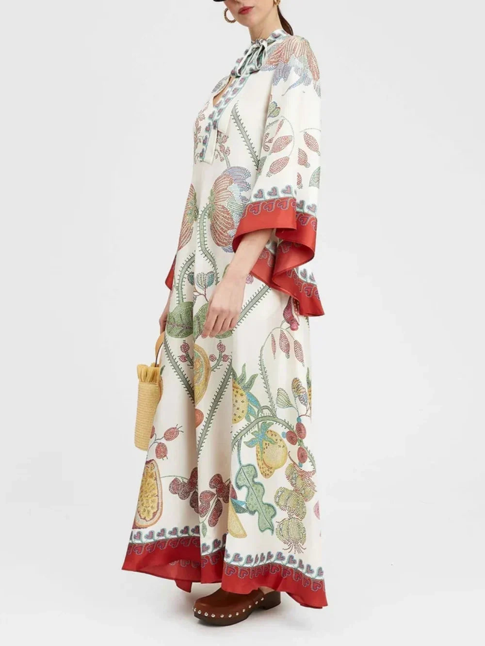 Vestido largo con estampado de ébano colocado a mano