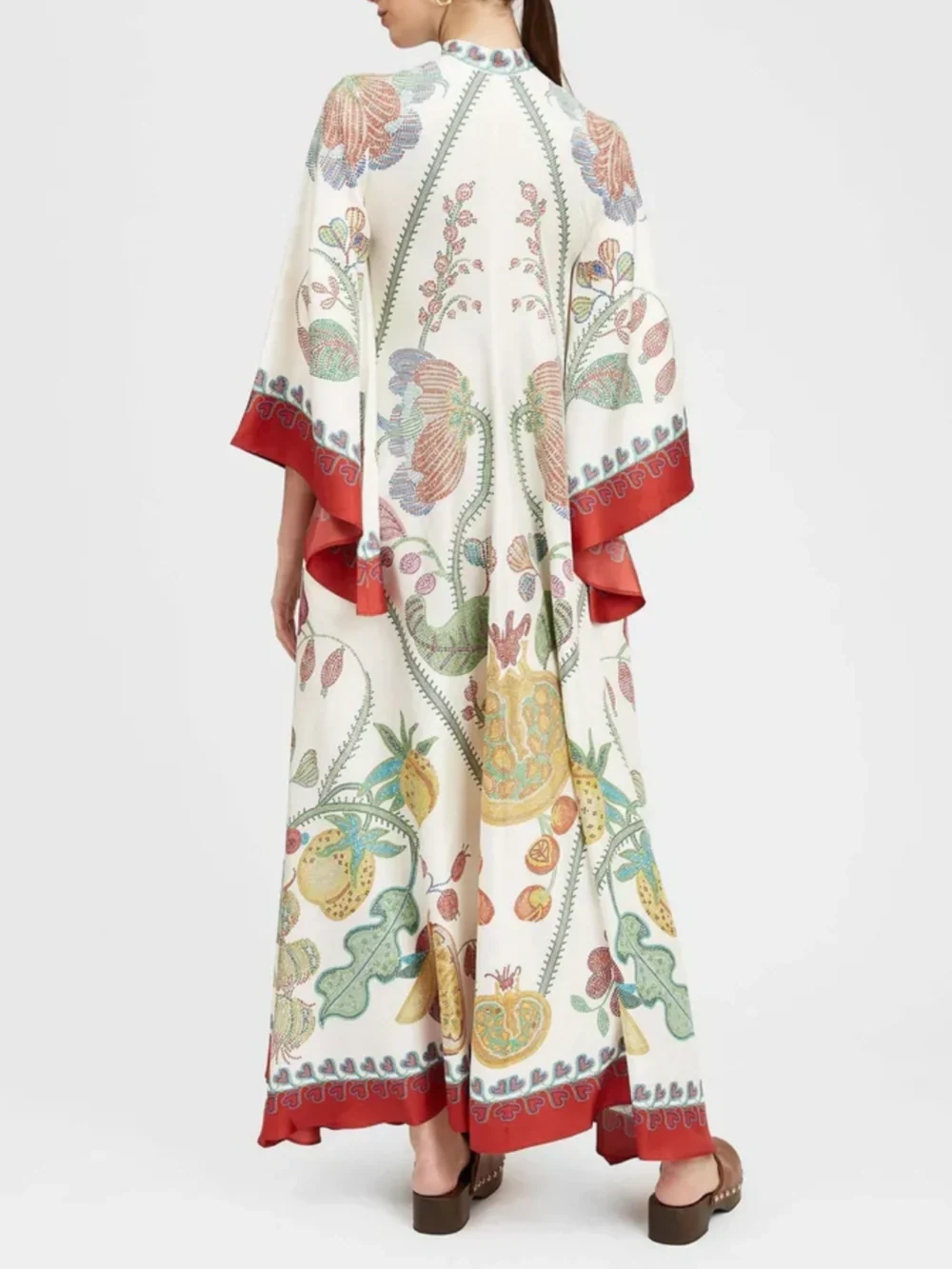 Vestido largo con estampado de ébano colocado a mano