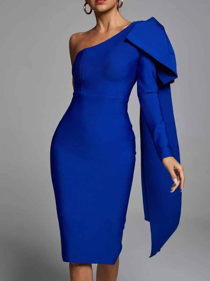 Vestido ajustado de un solo hombro en azul Abbey