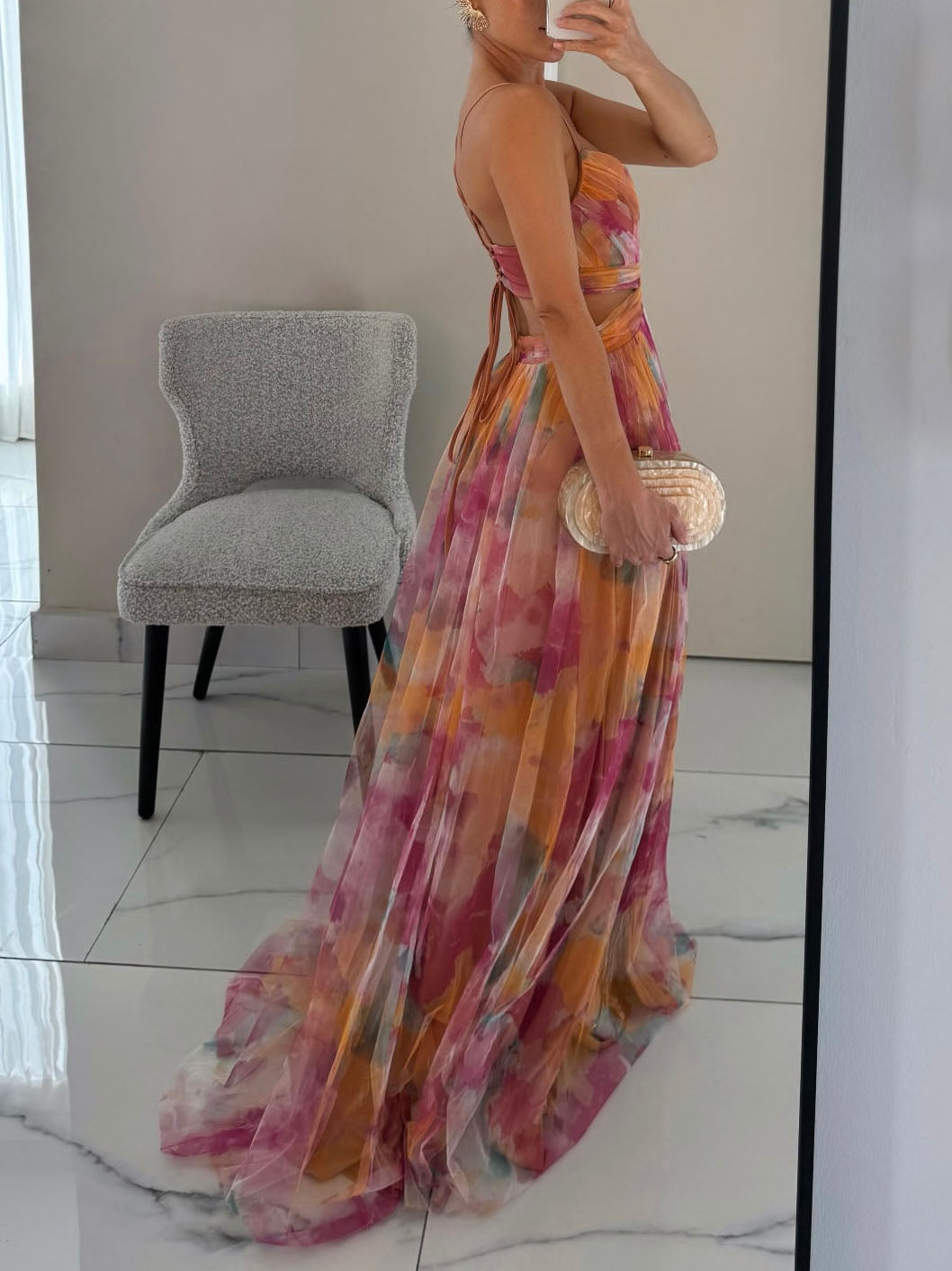 Vestido largo elegante con cuello en V y estampado floral pintado