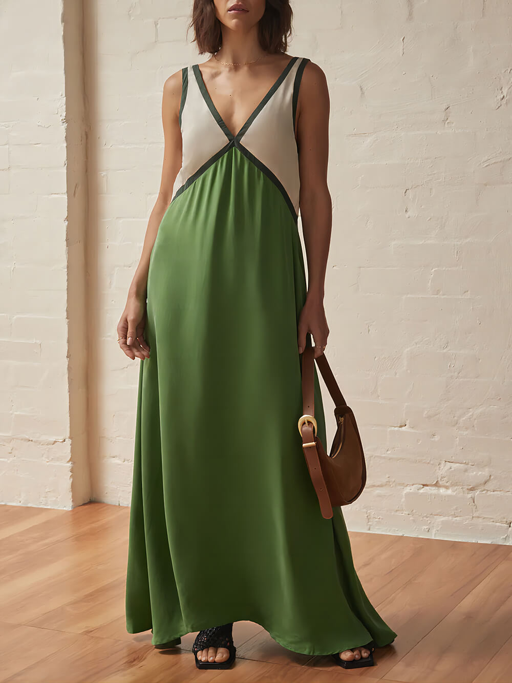 Vestido elegante con empalme de color en contraste con cuello en V