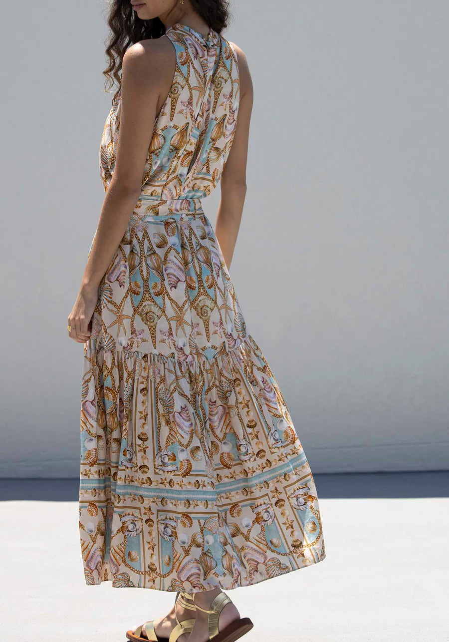 Exquisito vestido largo de satén con estampado de tesoro del océano