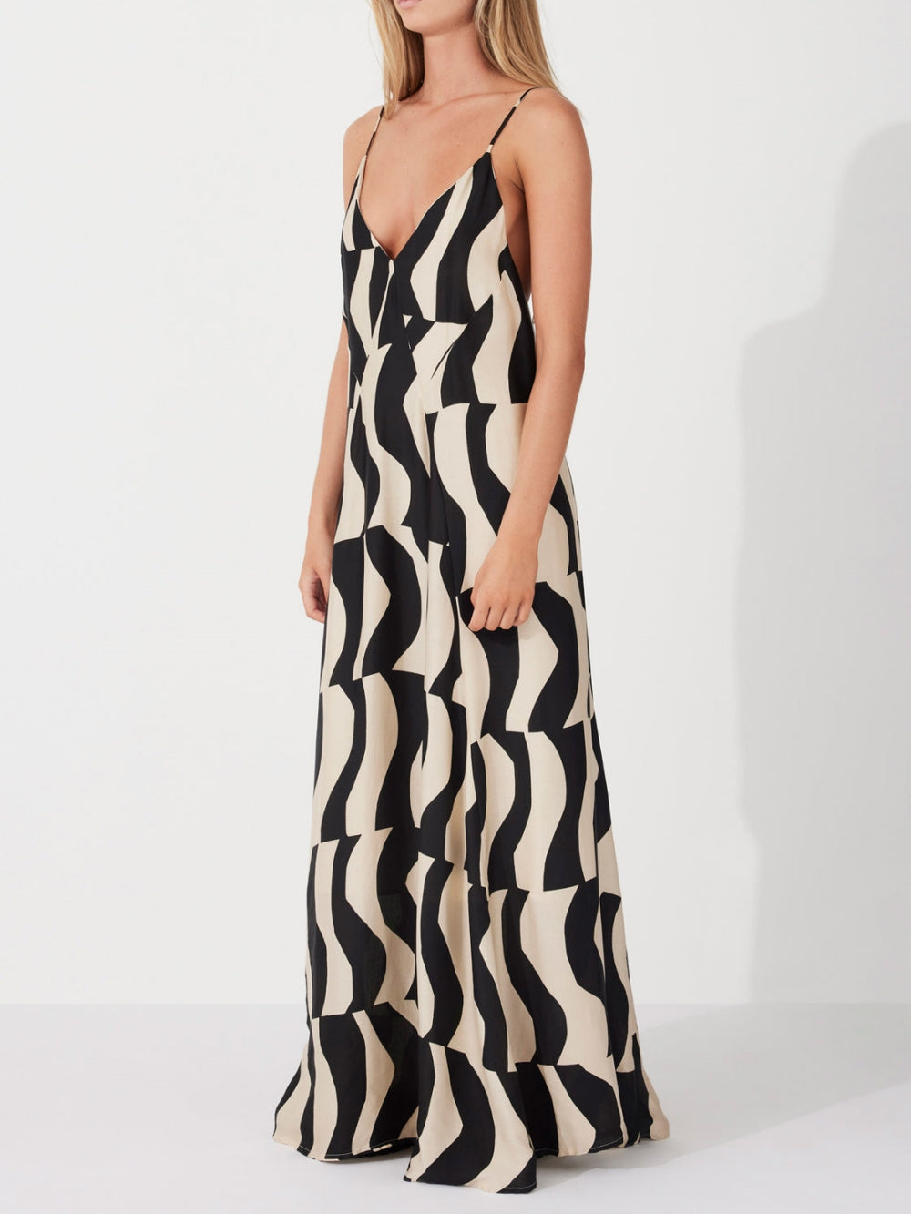Vestido largo estilo espalda redondeada y corte relajado